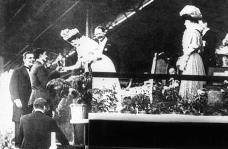 dorando_pietri_queen_cup.jpg